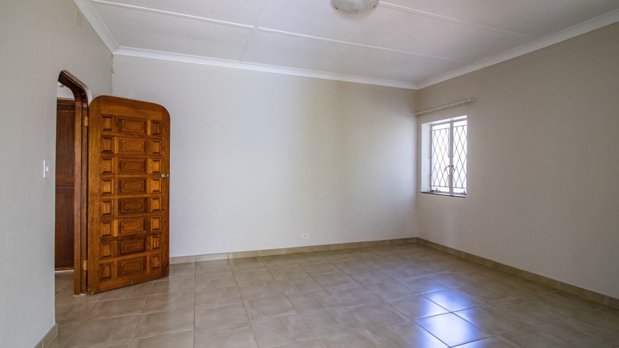 To Let 4 Bedroom Property for Rent in Fairland Gauteng