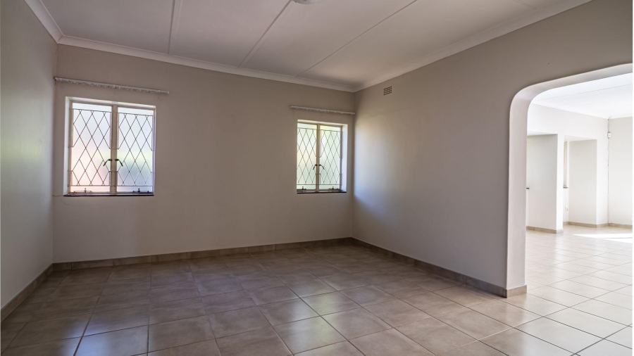 To Let 4 Bedroom Property for Rent in Fairland Gauteng