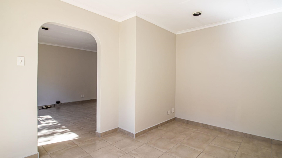 To Let 4 Bedroom Property for Rent in Fairland Gauteng