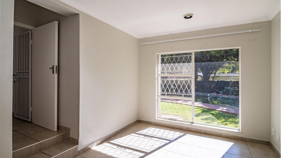 To Let 4 Bedroom Property for Rent in Fairland Gauteng