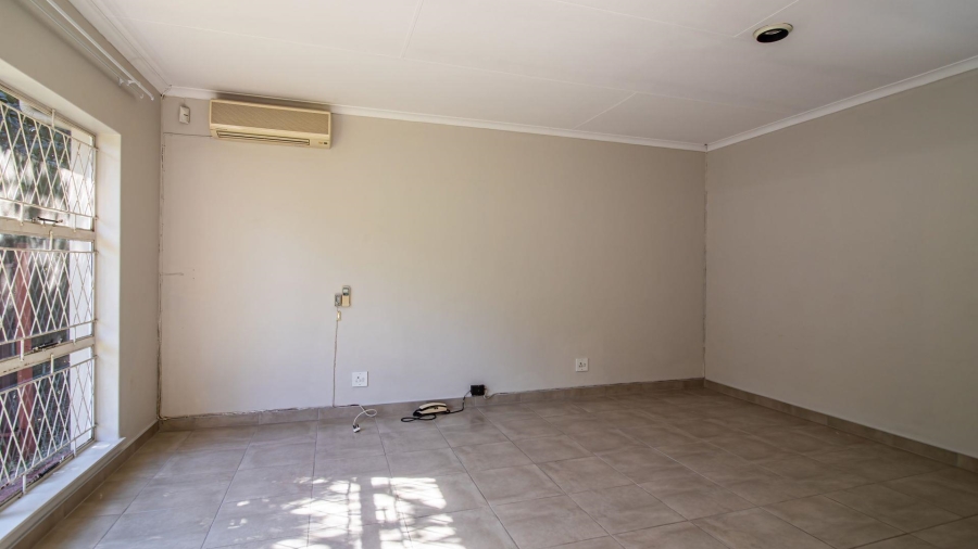 To Let 4 Bedroom Property for Rent in Fairland Gauteng