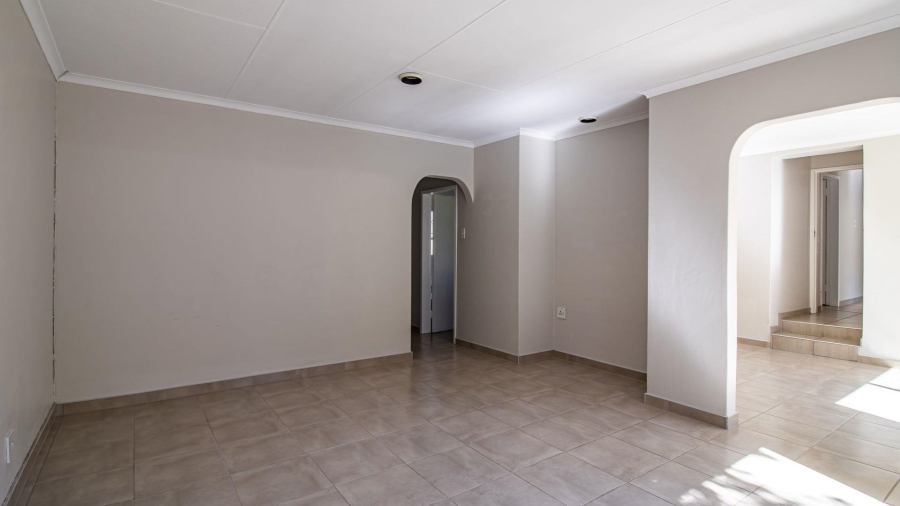 To Let 4 Bedroom Property for Rent in Fairland Gauteng