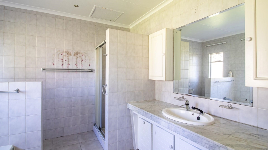 To Let 4 Bedroom Property for Rent in Fairland Gauteng