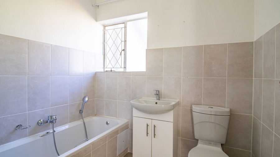 To Let 4 Bedroom Property for Rent in Fairland Gauteng