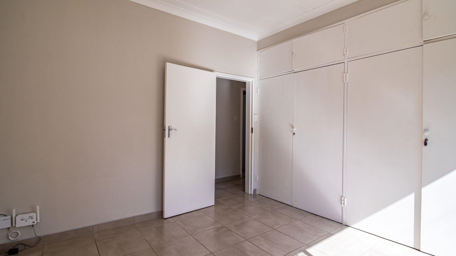 To Let 4 Bedroom Property for Rent in Fairland Gauteng