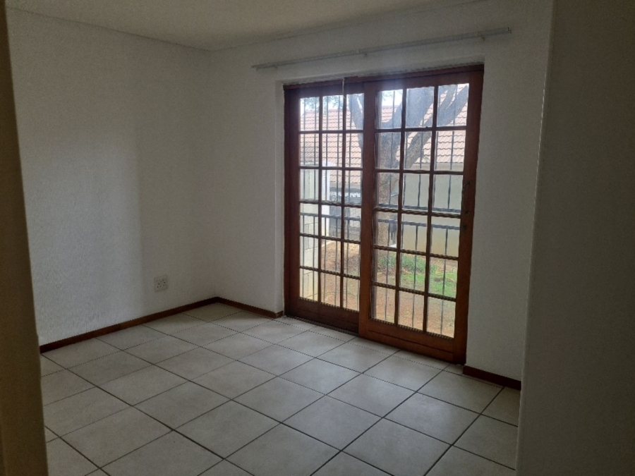 To Let 2 Bedroom Property for Rent in Olympus Gauteng