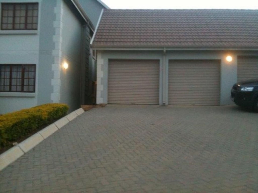 To Let 2 Bedroom Property for Rent in Olympus Gauteng