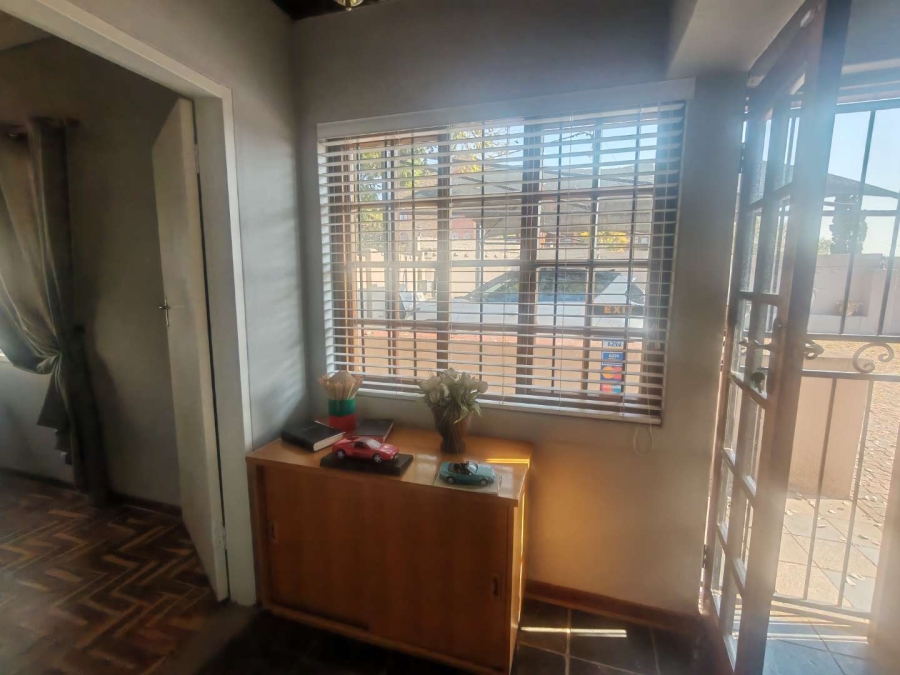 To Let Commercial Property for Rent in Lyttelton Manor Gauteng