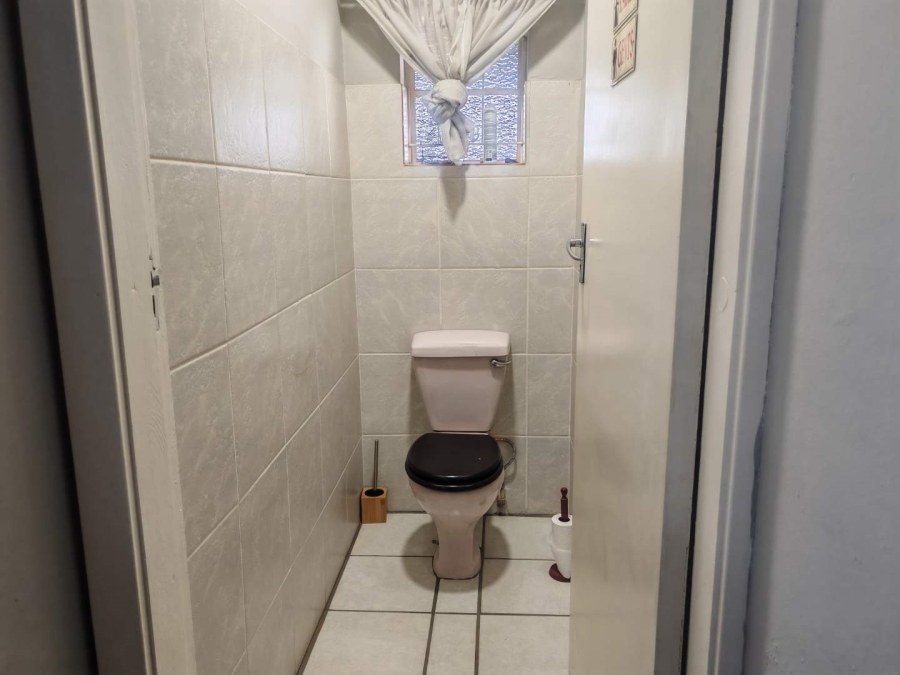 To Let Commercial Property for Rent in Lyttelton Manor Gauteng