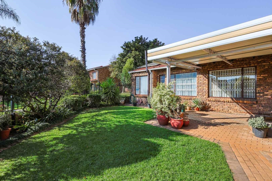 3 Bedroom Property for Sale in Faerie Glen Gauteng