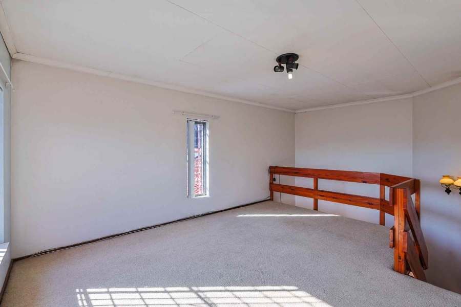 3 Bedroom Property for Sale in Faerie Glen Gauteng
