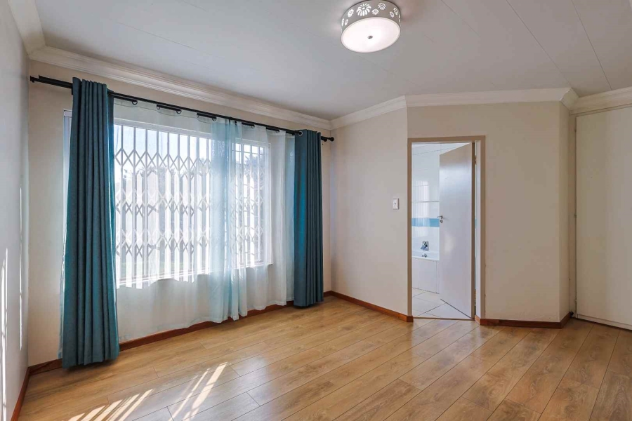 3 Bedroom Property for Sale in Faerie Glen Gauteng