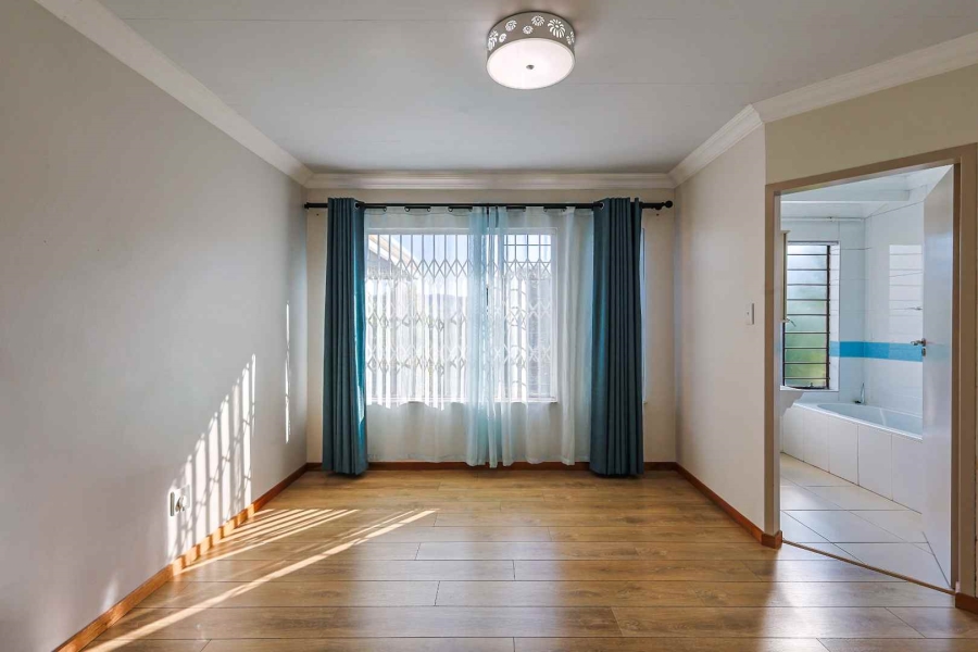 3 Bedroom Property for Sale in Faerie Glen Gauteng