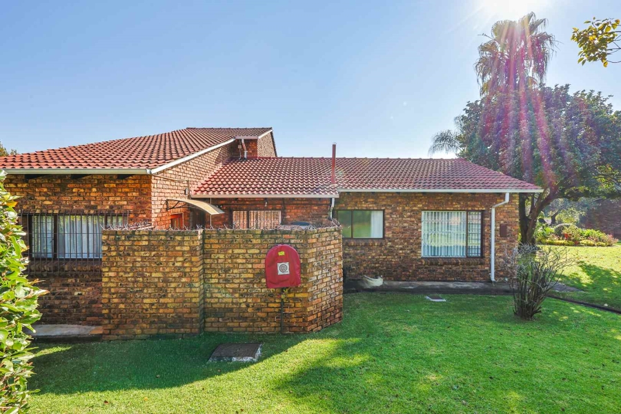 3 Bedroom Property for Sale in Faerie Glen Gauteng