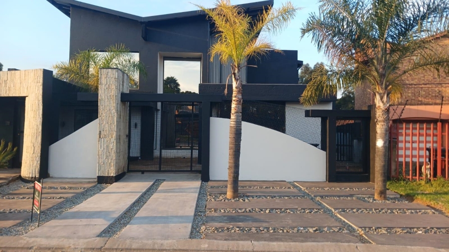 4 Bedroom Property for Sale in Dewald Hattingh Park Gauteng