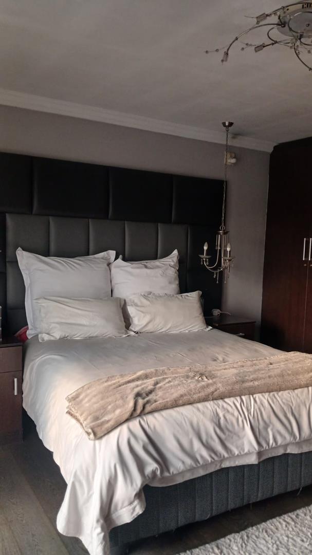 4 Bedroom Property for Sale in Dewald Hattingh Park Gauteng