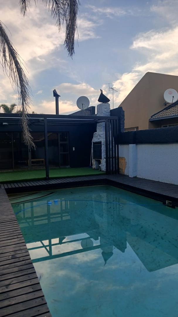 4 Bedroom Property for Sale in Dewald Hattingh Park Gauteng