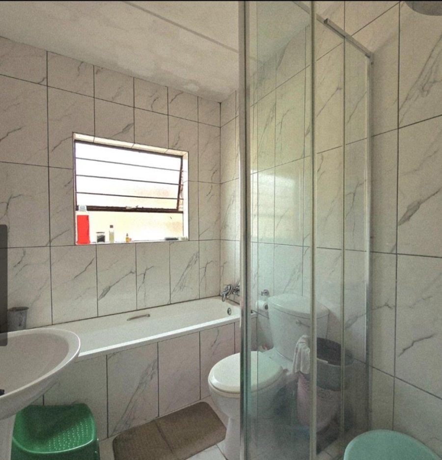 2 Bedroom Property for Sale in Sonneveld Gauteng