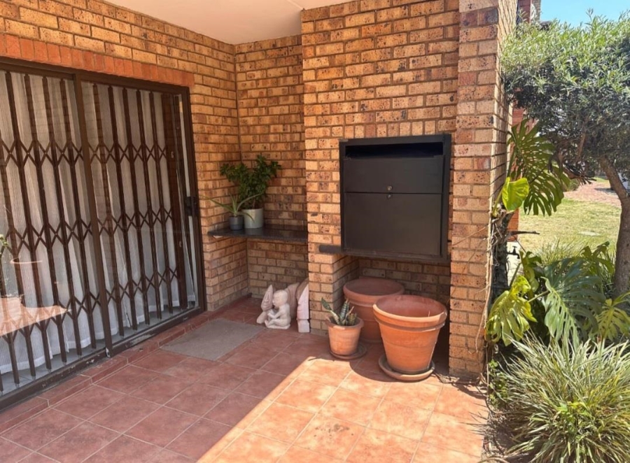 2 Bedroom Property for Sale in Sonneveld Gauteng