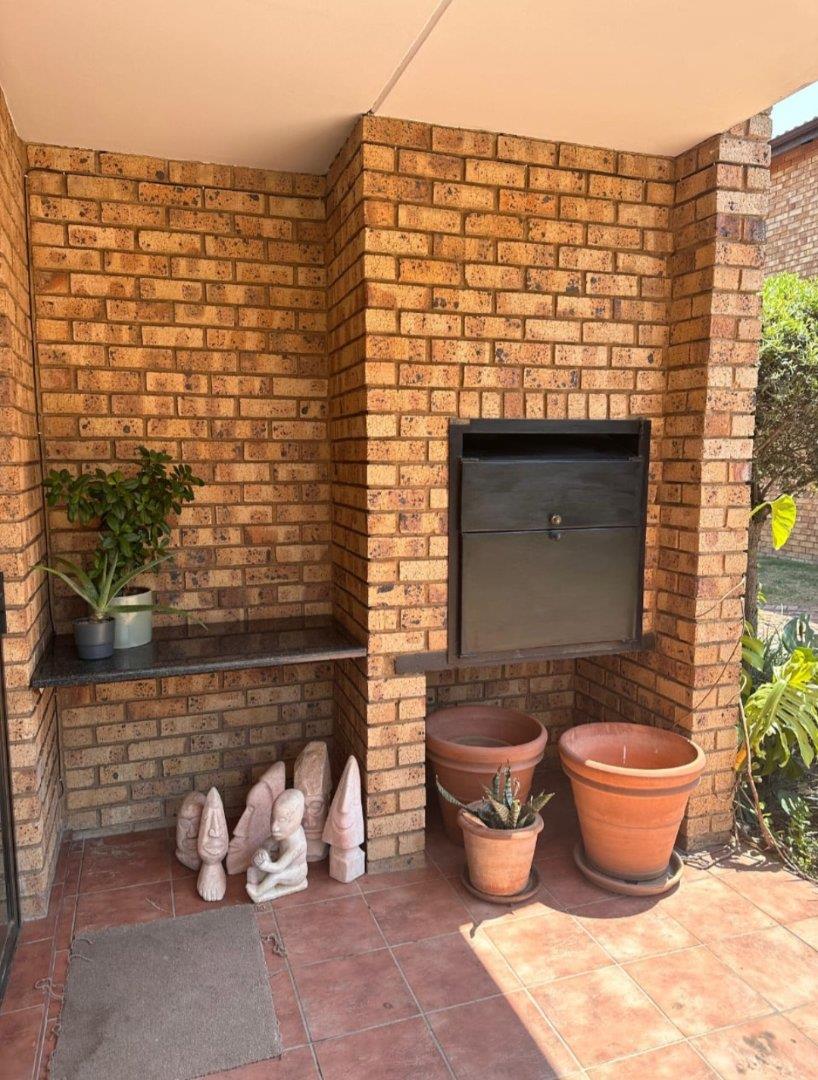 2 Bedroom Property for Sale in Sonneveld Gauteng