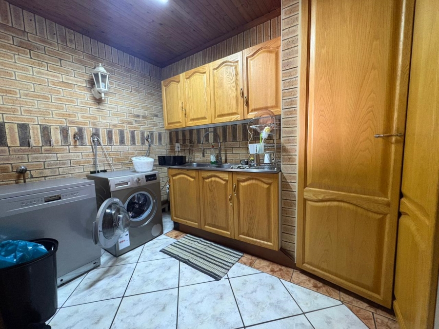 5 Bedroom Property for Sale in Norkem Park Gauteng
