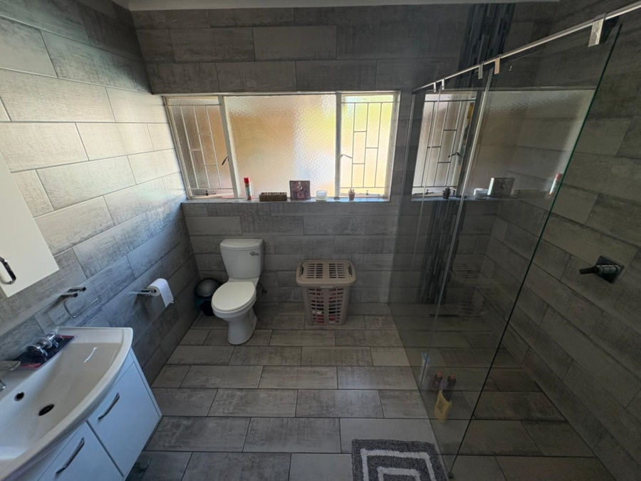 5 Bedroom Property for Sale in Norkem Park Gauteng