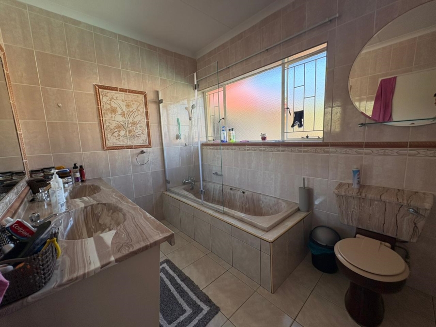 5 Bedroom Property for Sale in Norkem Park Gauteng