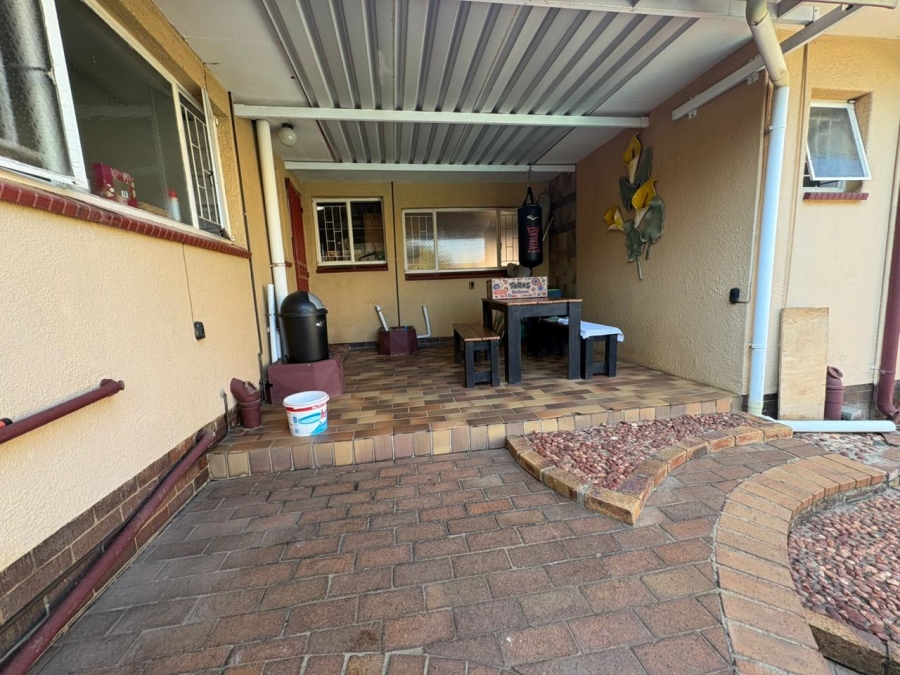 5 Bedroom Property for Sale in Norkem Park Gauteng