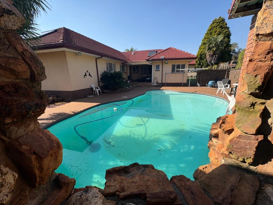 5 Bedroom Property for Sale in Norkem Park Gauteng