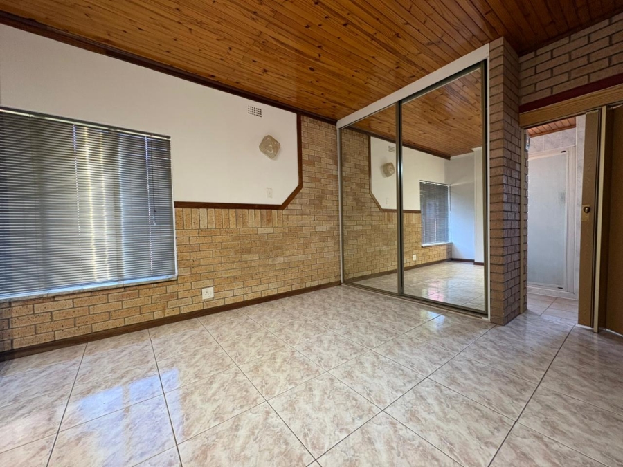 5 Bedroom Property for Sale in Norkem Park Gauteng