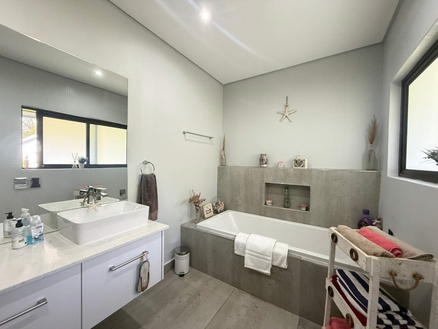 4 Bedroom Property for Sale in Three Rivers Gauteng