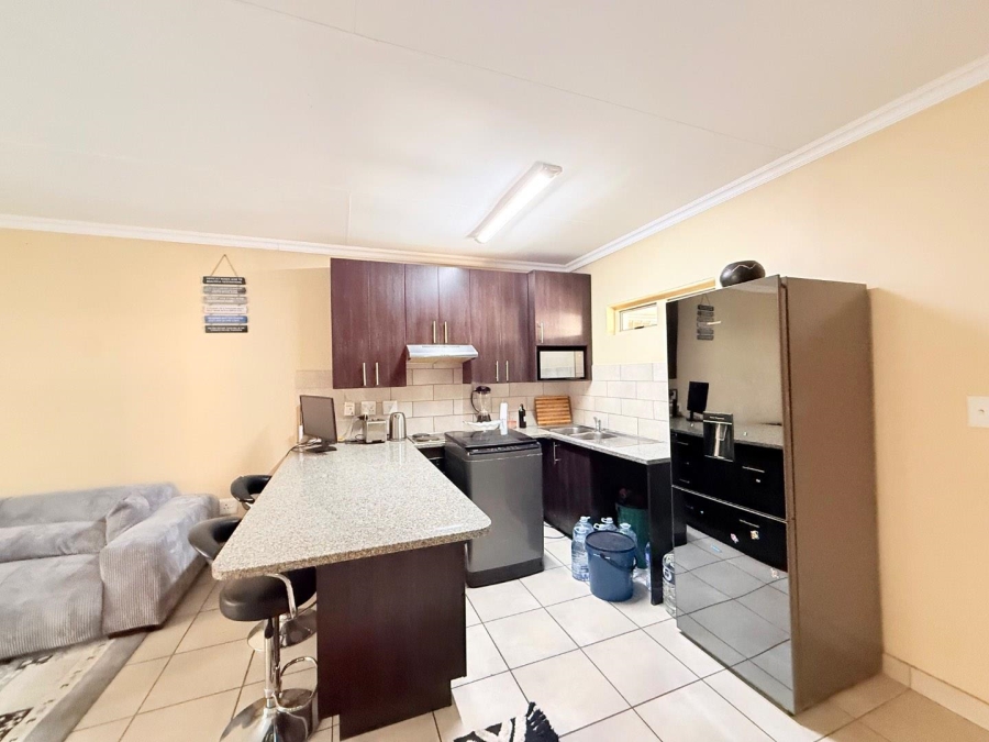 2 Bedroom Property for Sale in Noordwyk Gauteng