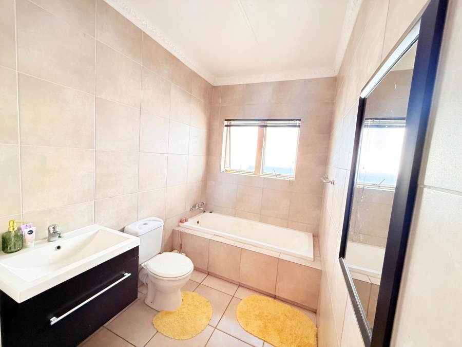 2 Bedroom Property for Sale in Noordwyk Gauteng