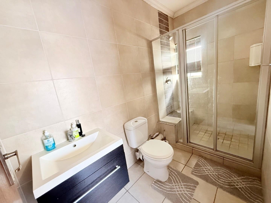2 Bedroom Property for Sale in Noordwyk Gauteng