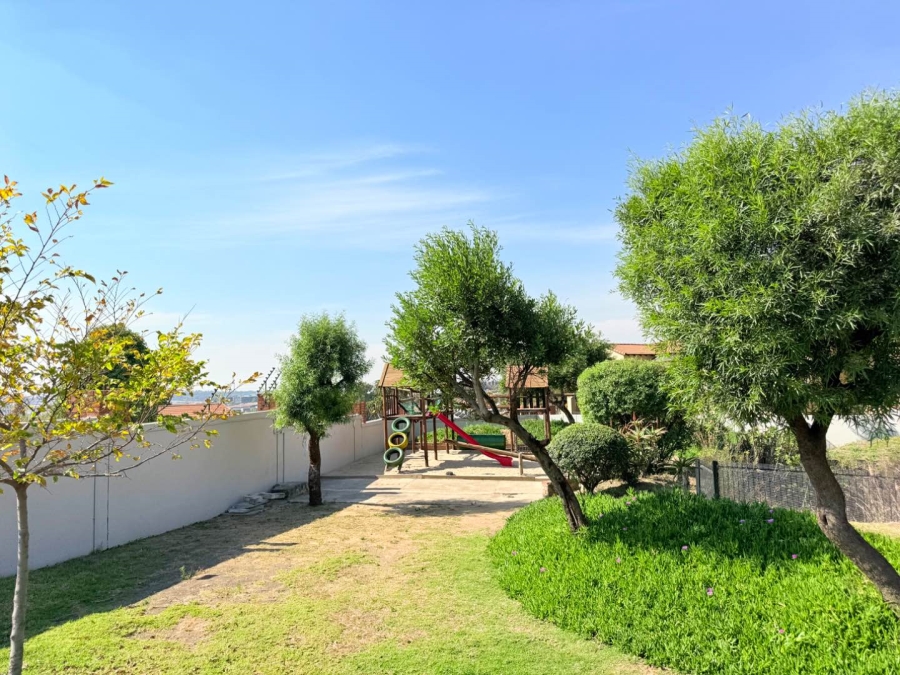 2 Bedroom Property for Sale in Noordwyk Gauteng