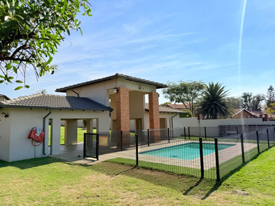2 Bedroom Property for Sale in Noordwyk Gauteng