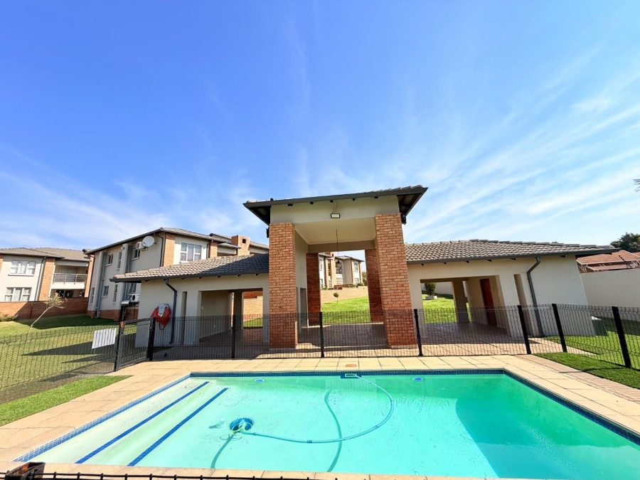 2 Bedroom Property for Sale in Noordwyk Gauteng