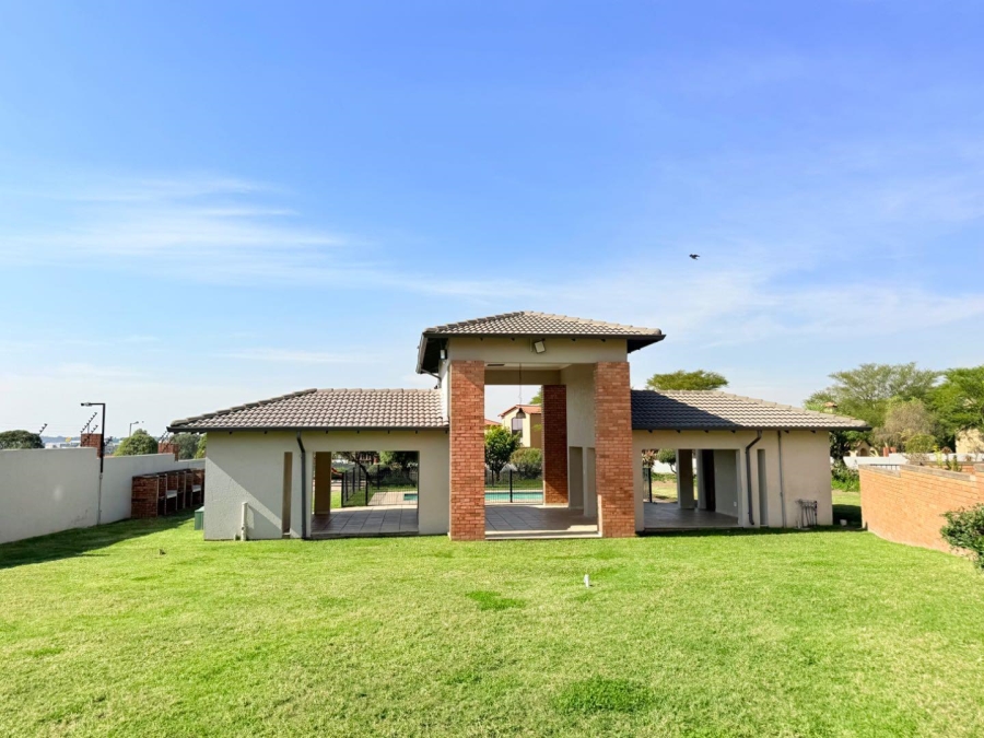 2 Bedroom Property for Sale in Noordwyk Gauteng