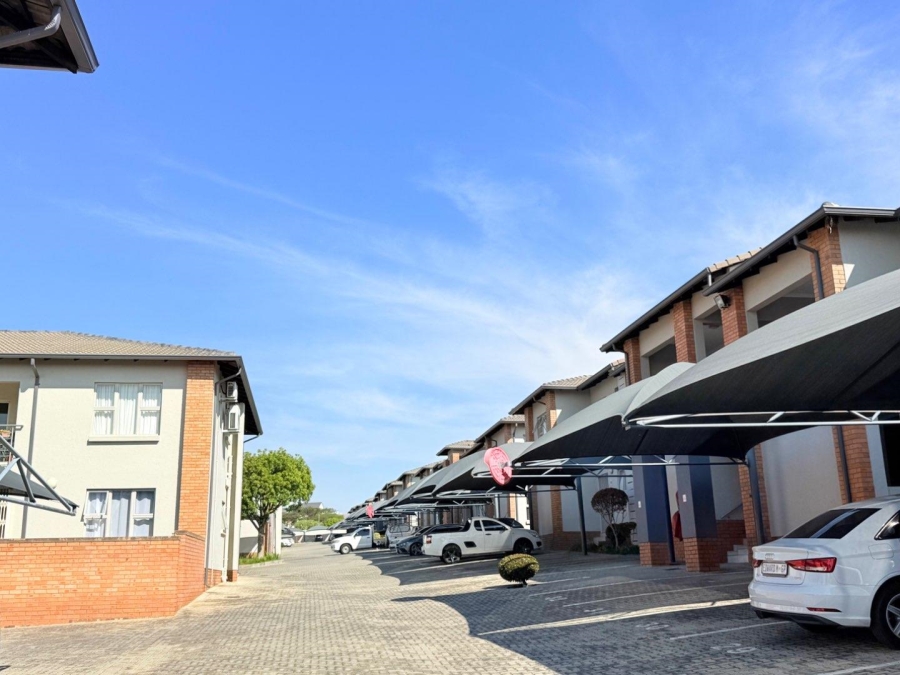 2 Bedroom Property for Sale in Noordwyk Gauteng