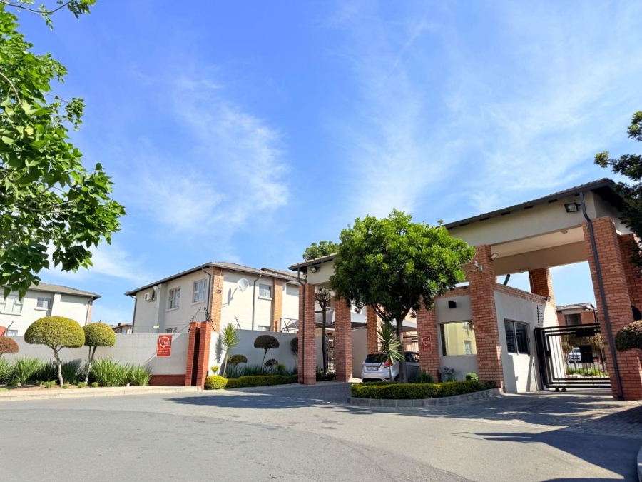 2 Bedroom Property for Sale in Noordwyk Gauteng
