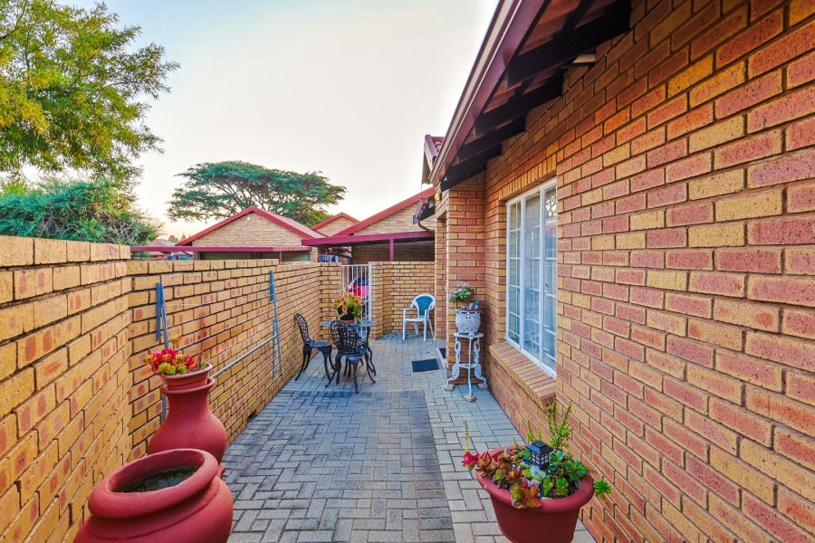 2 Bedroom Property for Sale in Equestria Gauteng