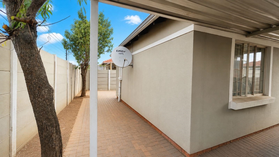 3 Bedroom Property for Sale in Albertsdal Gauteng