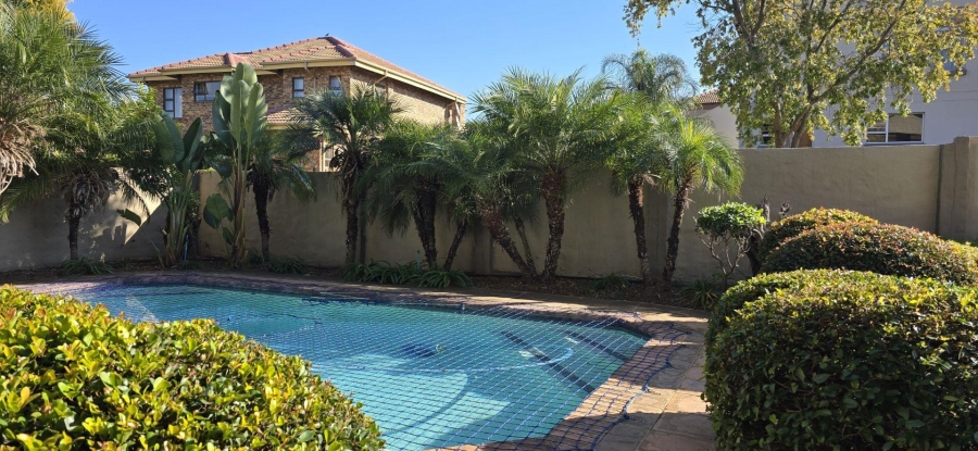 4 Bedroom Property for Sale in Rooihuiskraal Gauteng
