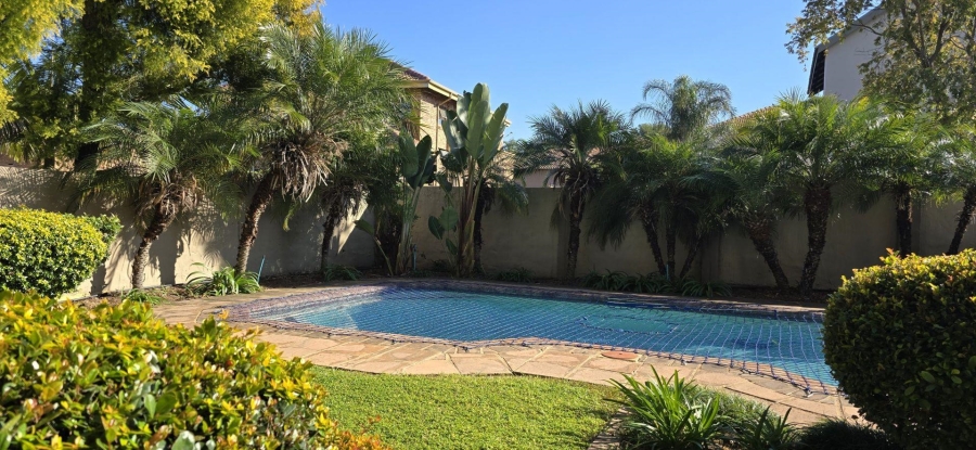 4 Bedroom Property for Sale in Rooihuiskraal Gauteng