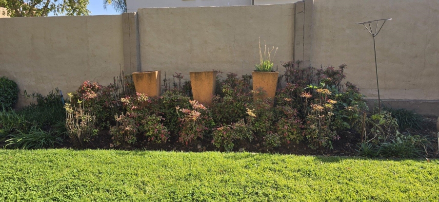 4 Bedroom Property for Sale in Rooihuiskraal Gauteng
