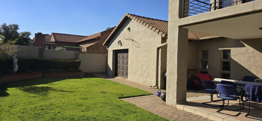 4 Bedroom Property for Sale in Rooihuiskraal Gauteng