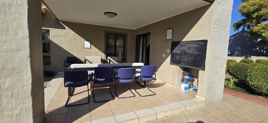 4 Bedroom Property for Sale in Rooihuiskraal Gauteng
