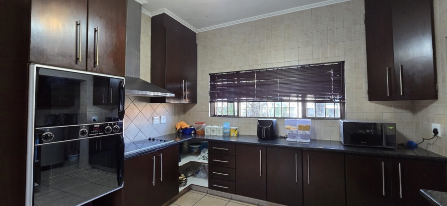 4 Bedroom Property for Sale in Rooihuiskraal Gauteng