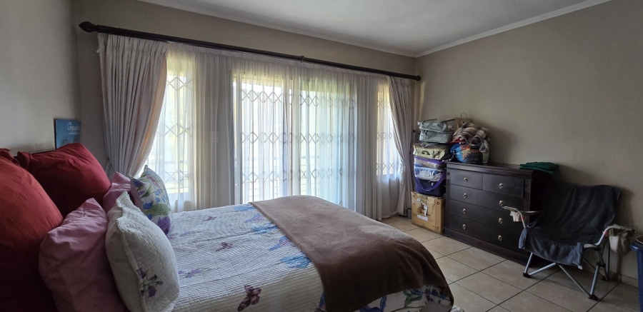 4 Bedroom Property for Sale in Rooihuiskraal Gauteng