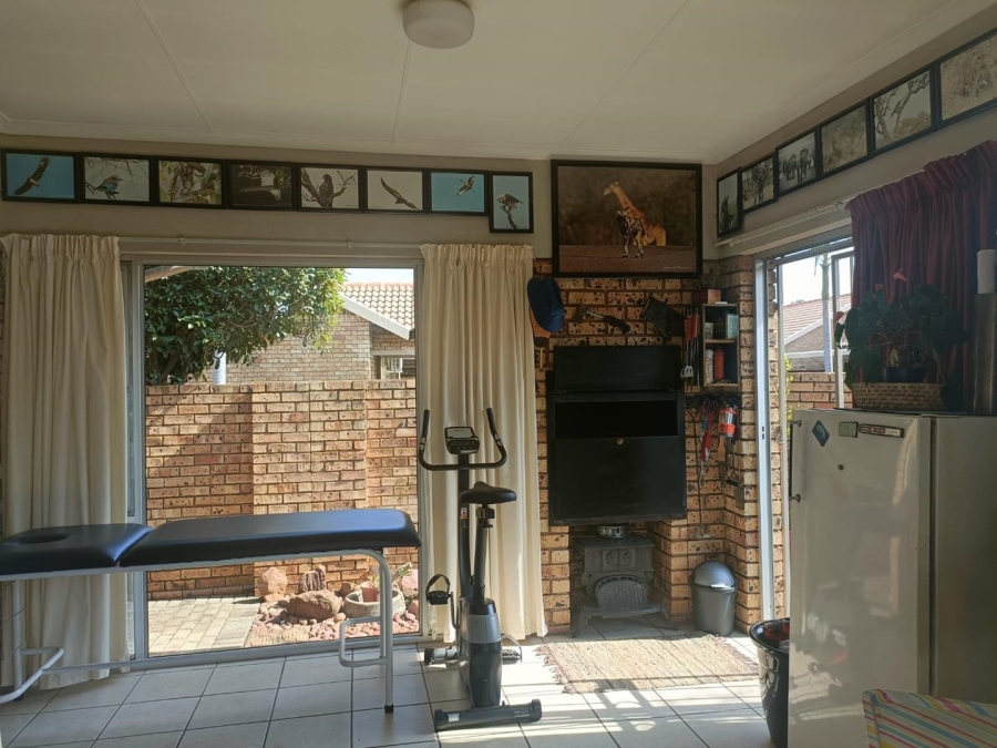 2 Bedroom Property for Sale in Annlin Gauteng